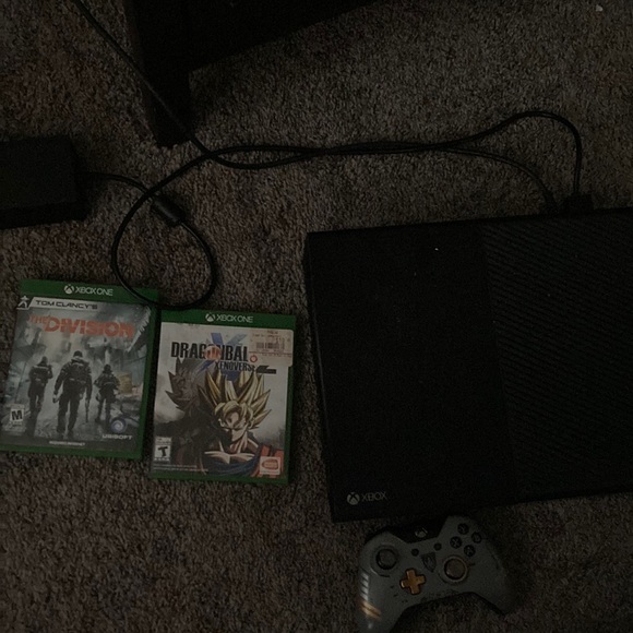 Xbox one with Wires, one controller, included two games